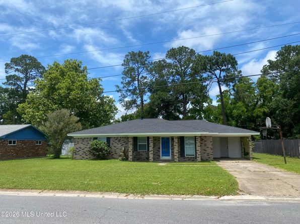 218 Alverado Dr