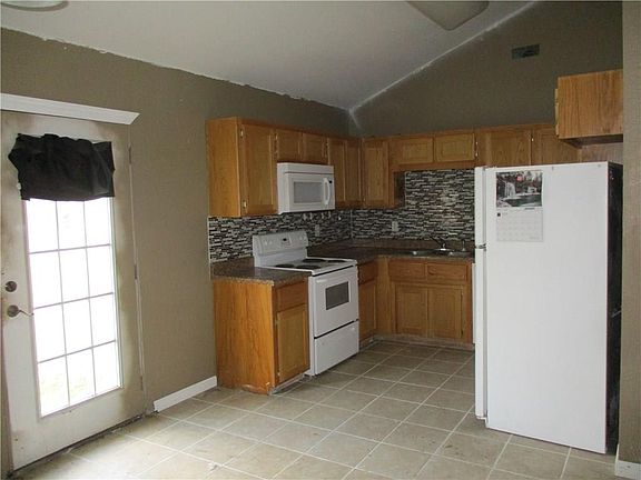 4th image of 12437 Oak Knoll Cir