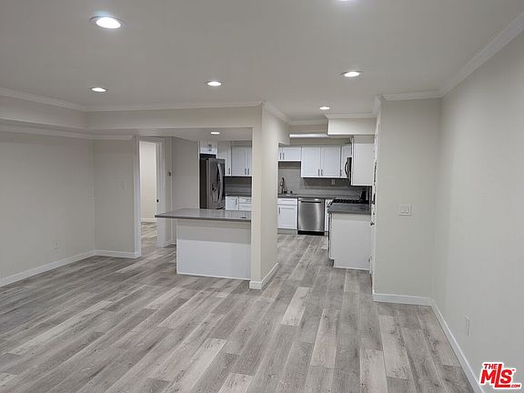 3rd image of 631 S Kenmore Ave APT 304