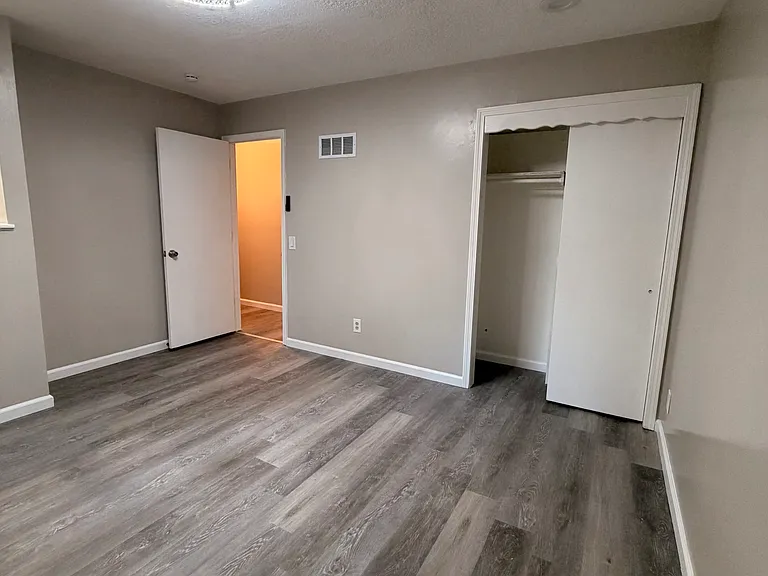 1632 S Kenwood St — Photo 28