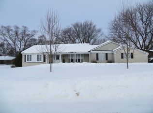1110 Glenn St, Aplington, IA 50604