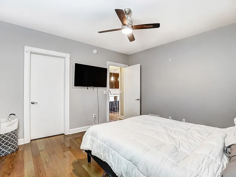 1515 Race St #301 — Photo 17
