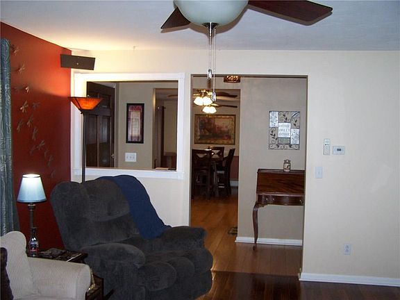 3rd image of 325 John Jay Dr