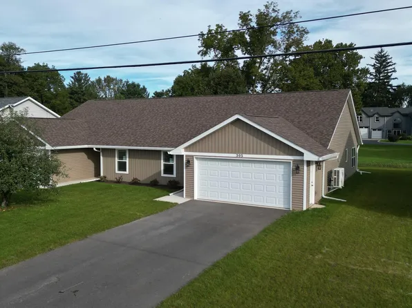305 W South St, Durand, IL 61024