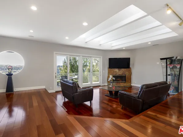 5045 Calatrana Dr, Woodland Hills, CA 91364