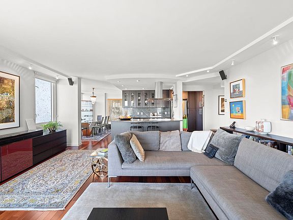 5th image of 1575 Beach Ave #402