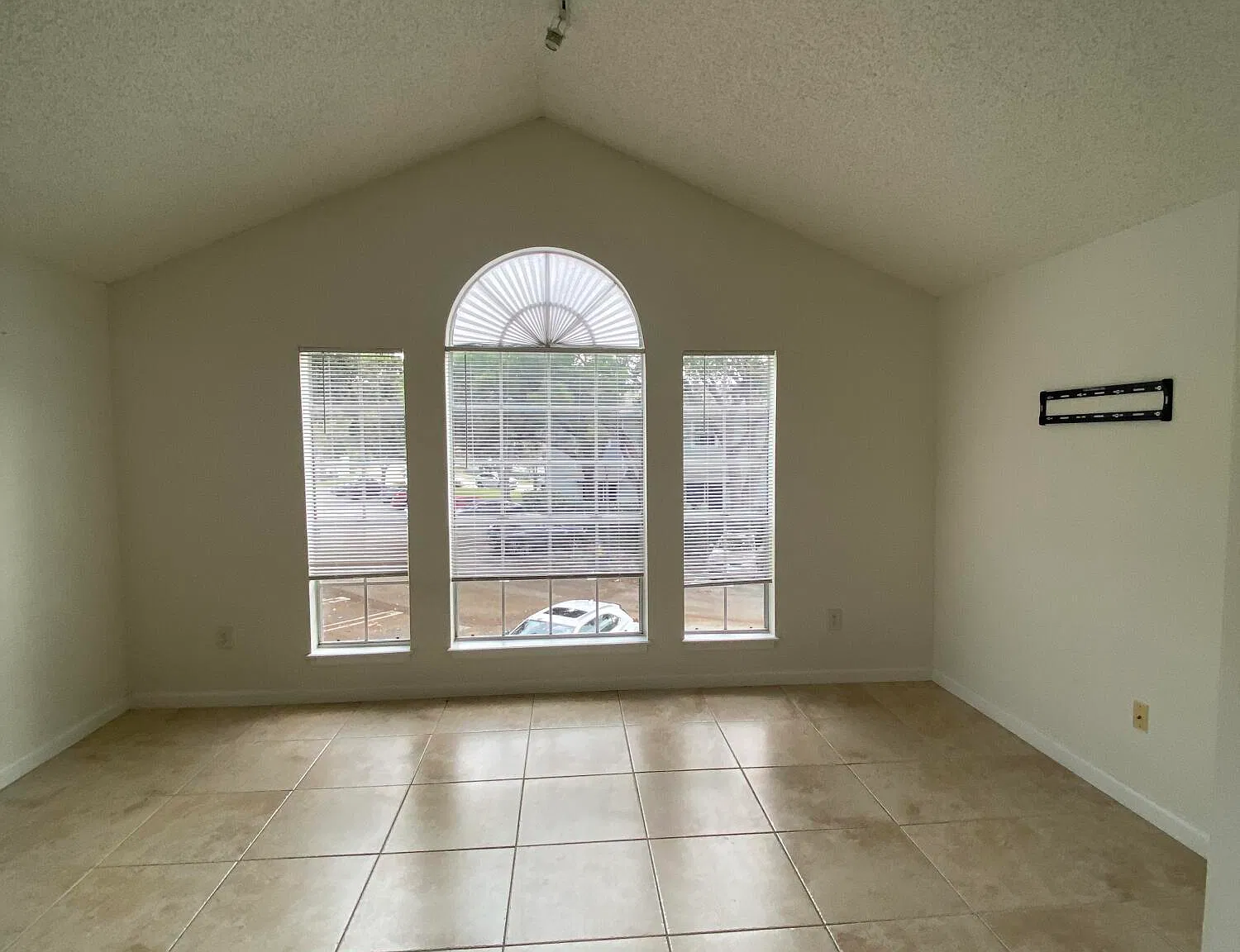2 bed, 2.0 bath, 948 sqft, $2,450 — Photo 4