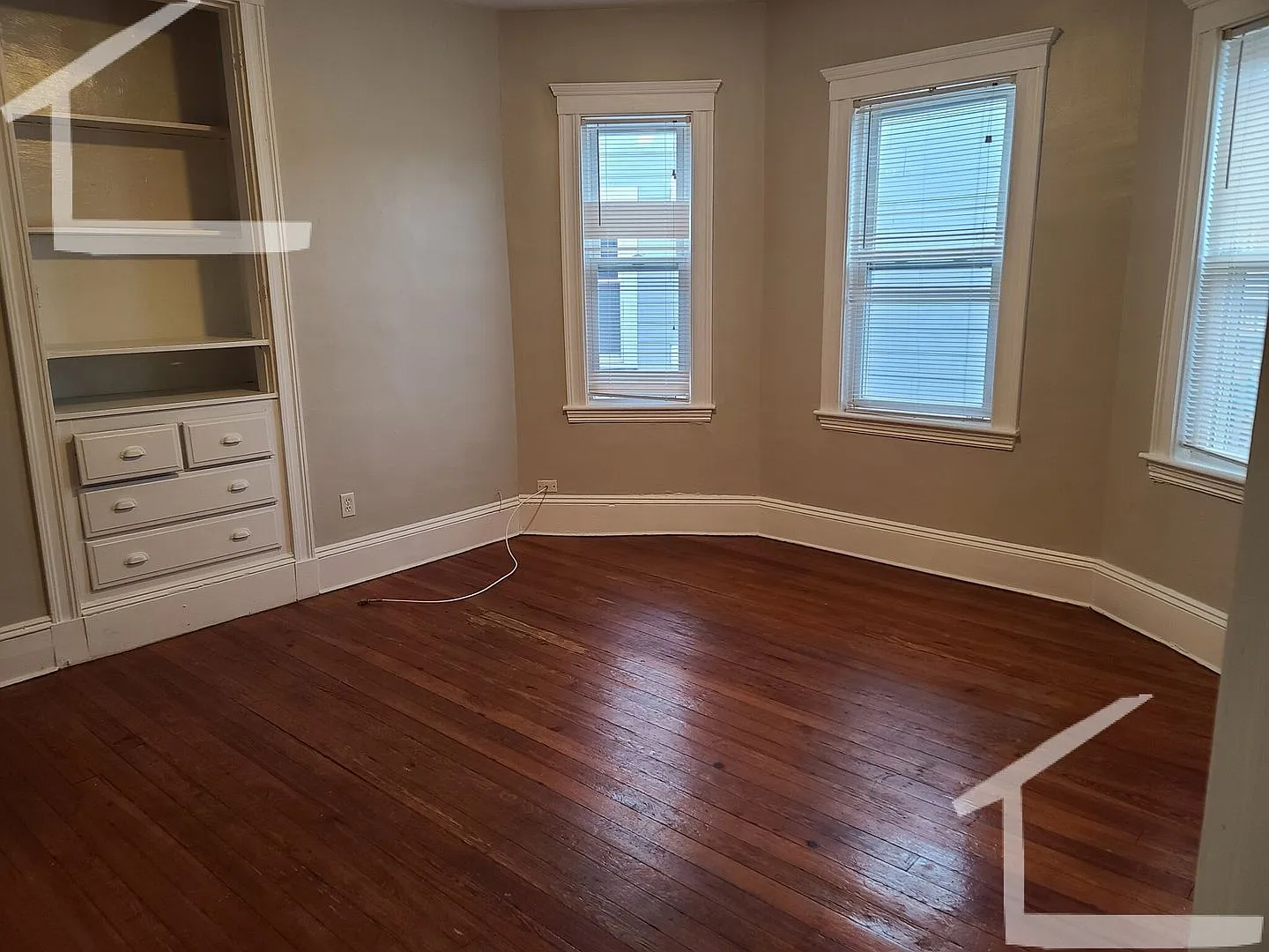 9/1 No Fee! Spacious 4BR near Oak Sq, Brighton Center, Mass Pike! — Photo 3