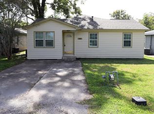 541 Brazoswood Dr, Clute, TX 77531