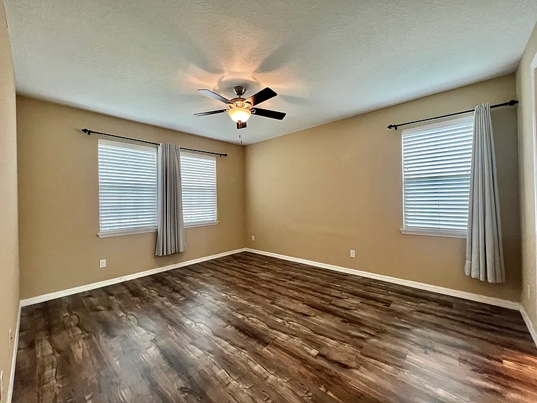 COZY SPACIOUS MASTER BEDROOM WITH CEILING FAN WITH 10' CEILINGS.