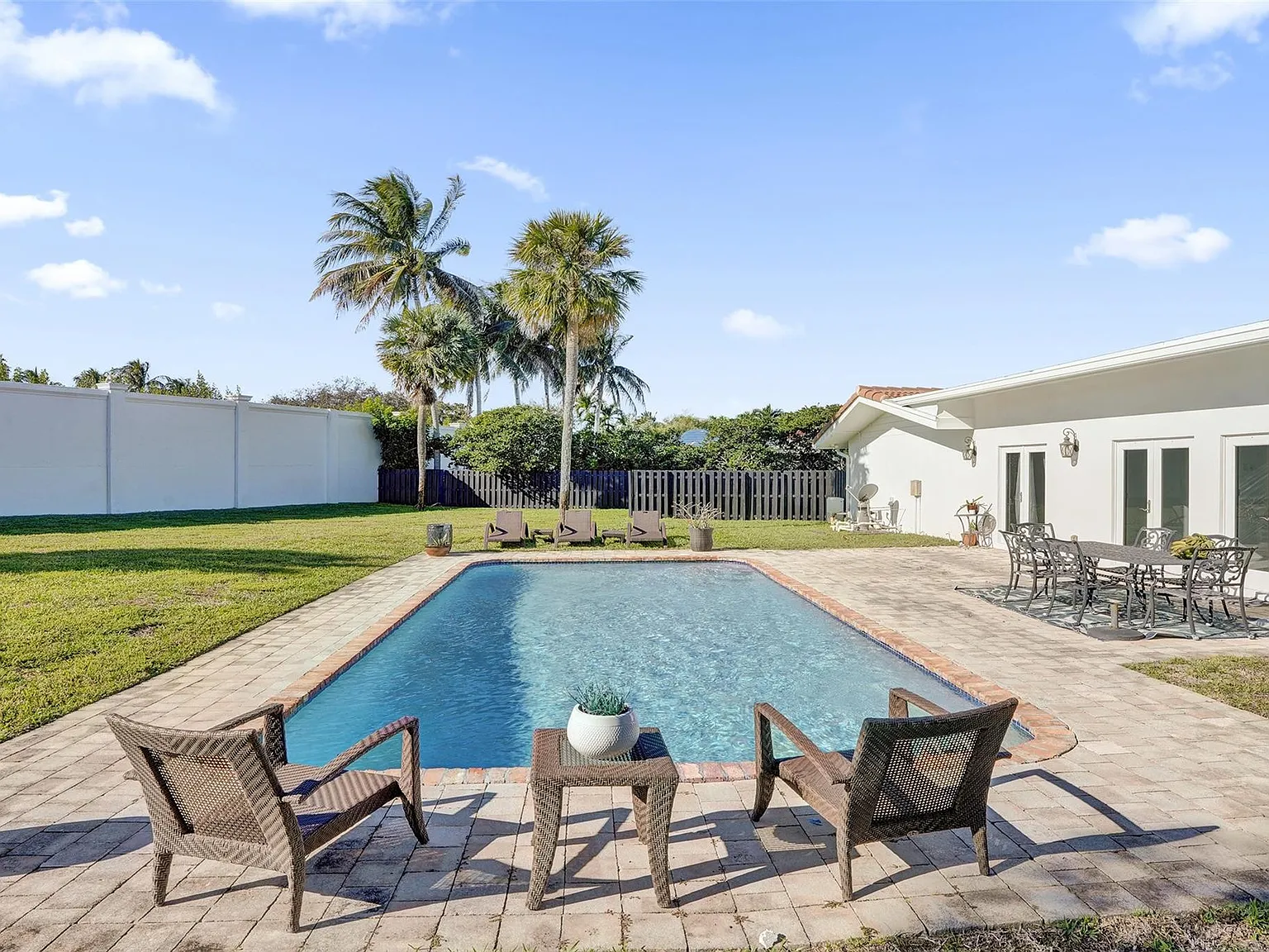 3 bed, 3.0 bath, 2696 sqft, $9,900 — Photo 4