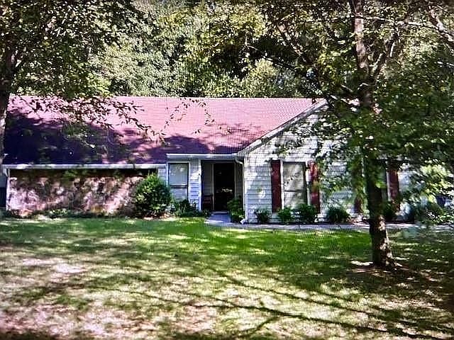 1st image of 220 E Creek Cir