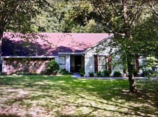 220 E Creek Cir, Roswell, GA 30076