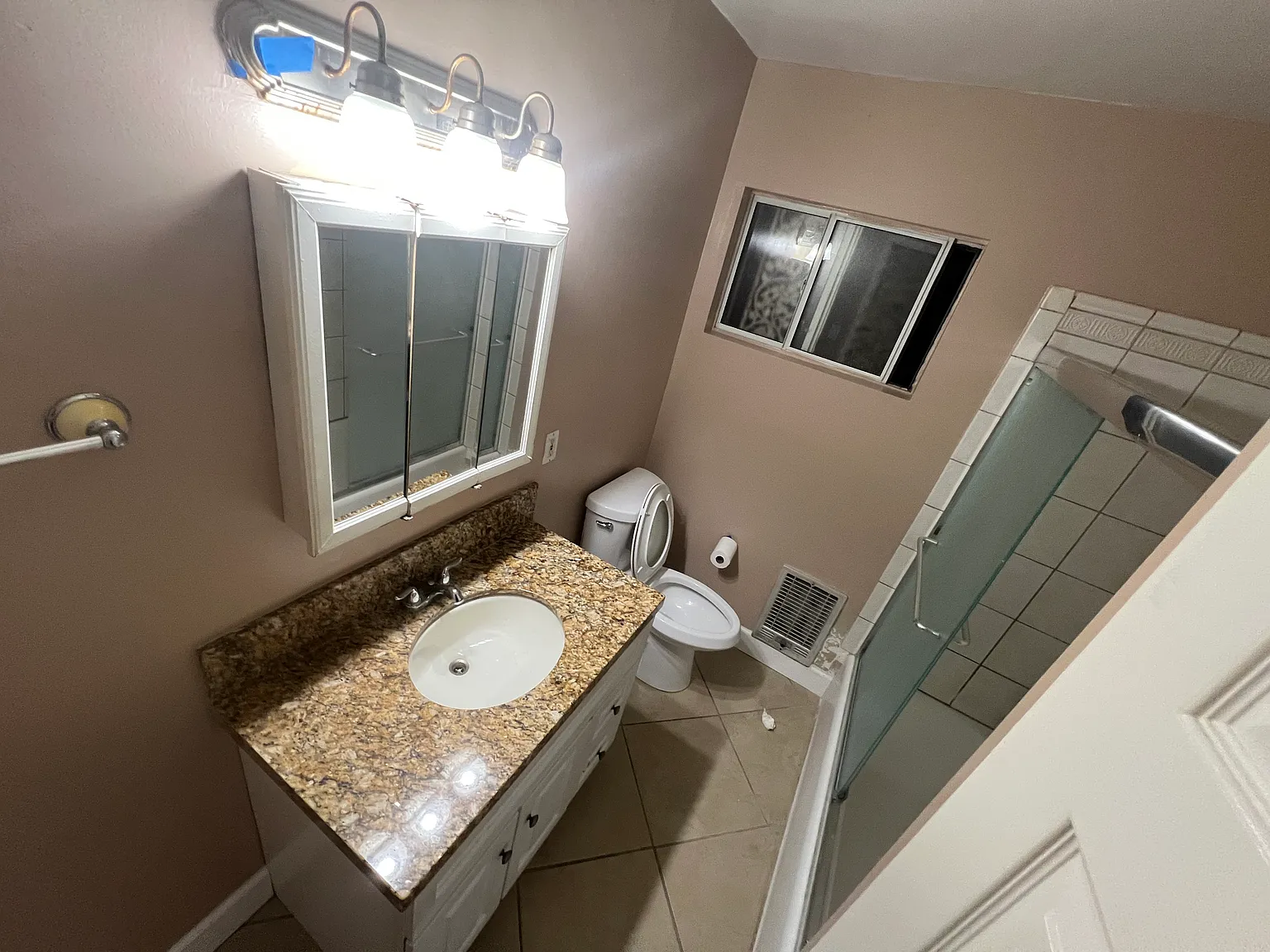 3 bed, 1200 sqft, $3,000 — Photo 3