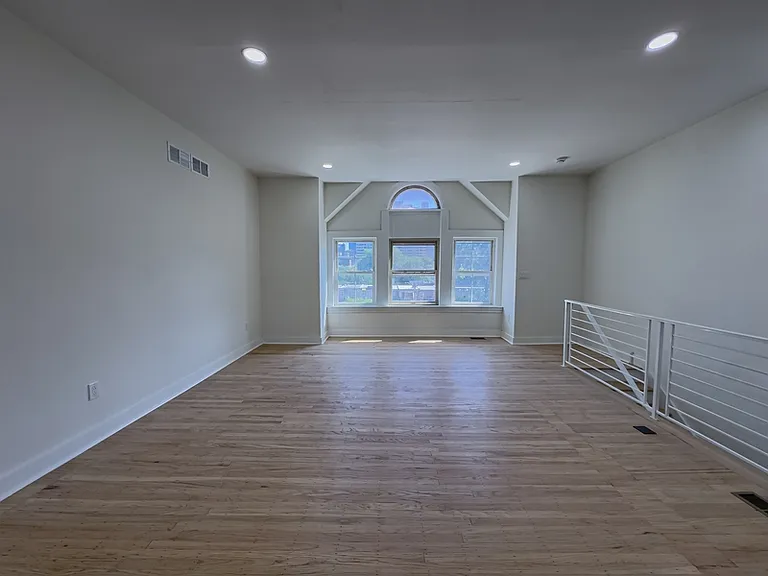 2013 Green St #3F — Photo 12