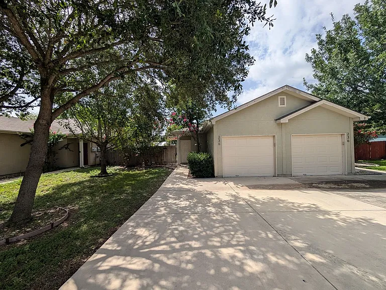 236 Anne Louise Dr #A — Photo 2