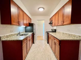 6611 N Sheridan Rd APT 502, Chicago, IL 60626