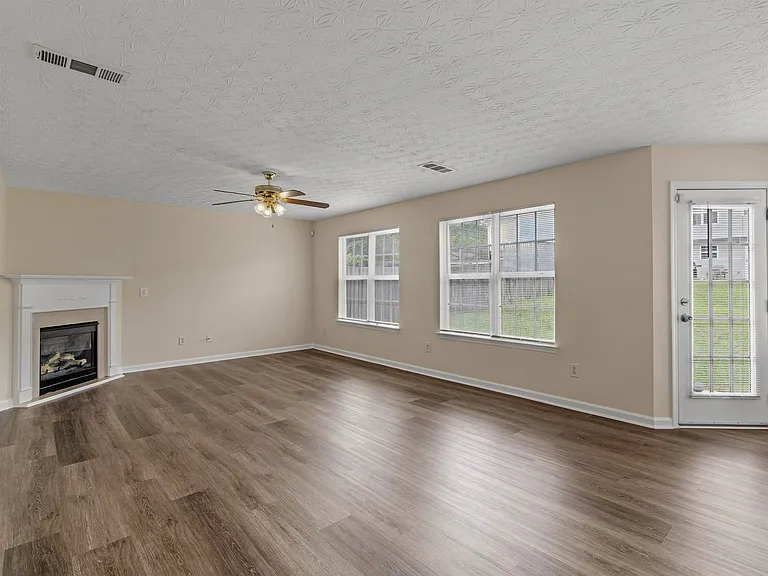 310 Sarasota Ln — Photo 20