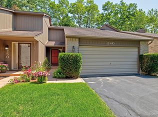 240 Woodstone Rd, Waterford, MI 48327