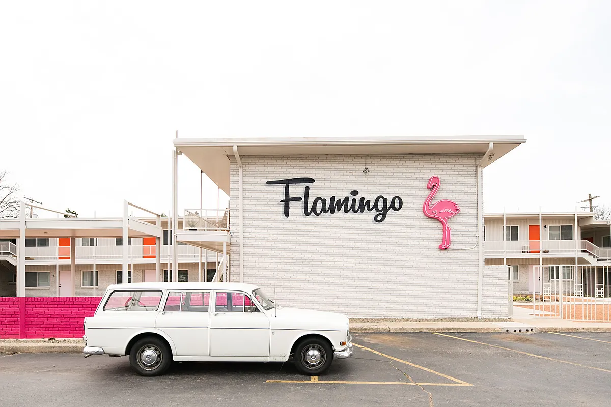 Building Photo - Flamingo