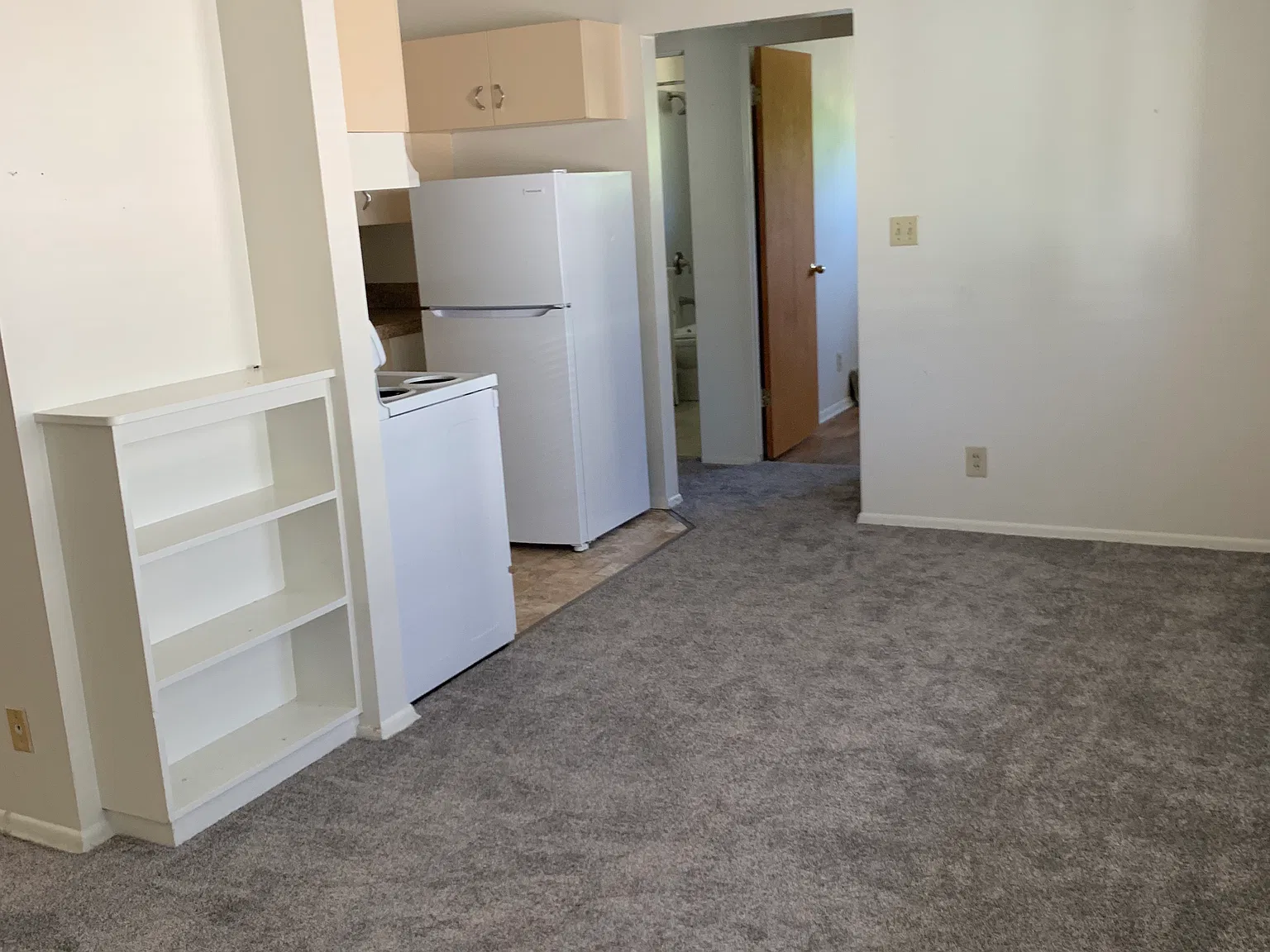 527 E Main St — Photo 2