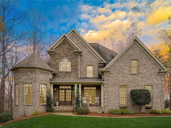 5005 Robdot Dr, Oak Ridge, NC 27310