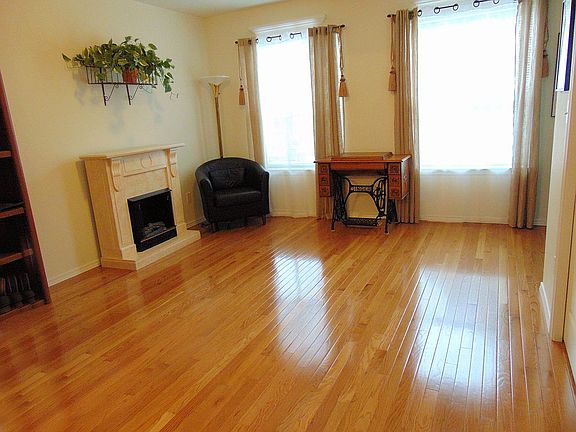 3rd image of 5300 Glenwood Ave Unit U1