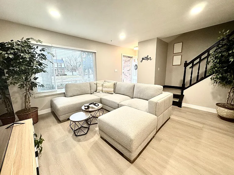 1323 Sunset Blvd — Photo 1