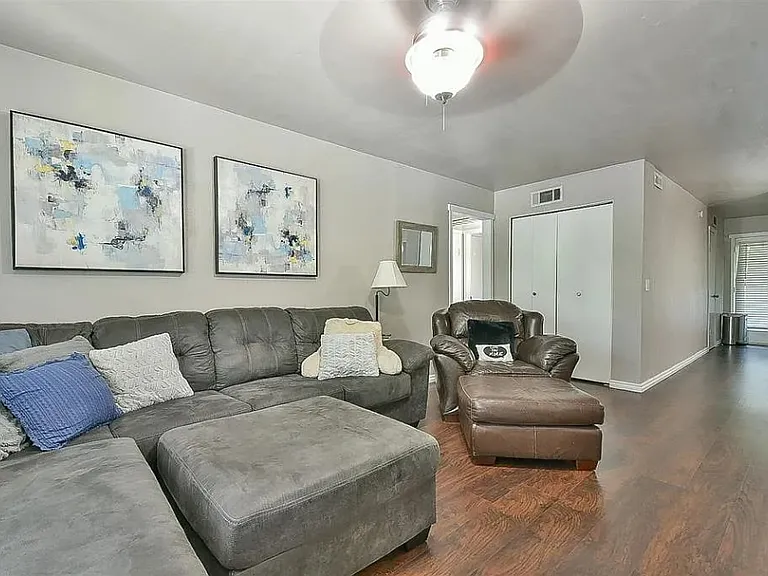 807 Cardinal Creek Blvd #C — Photo 8