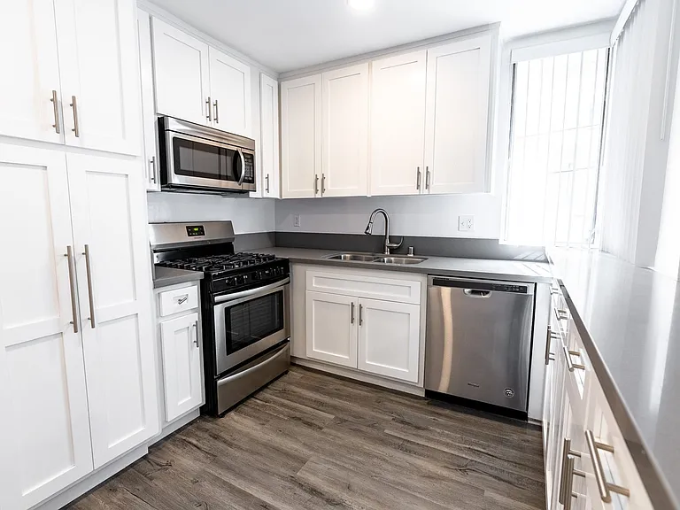 115 North Wetherly Drive — Photo 37