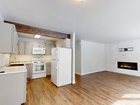 3rd image of 107 Maple Dr