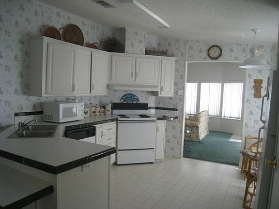 Spacious kitchen