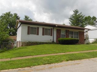 36 Cedar Ridge Dr, Pacific, MO 63069