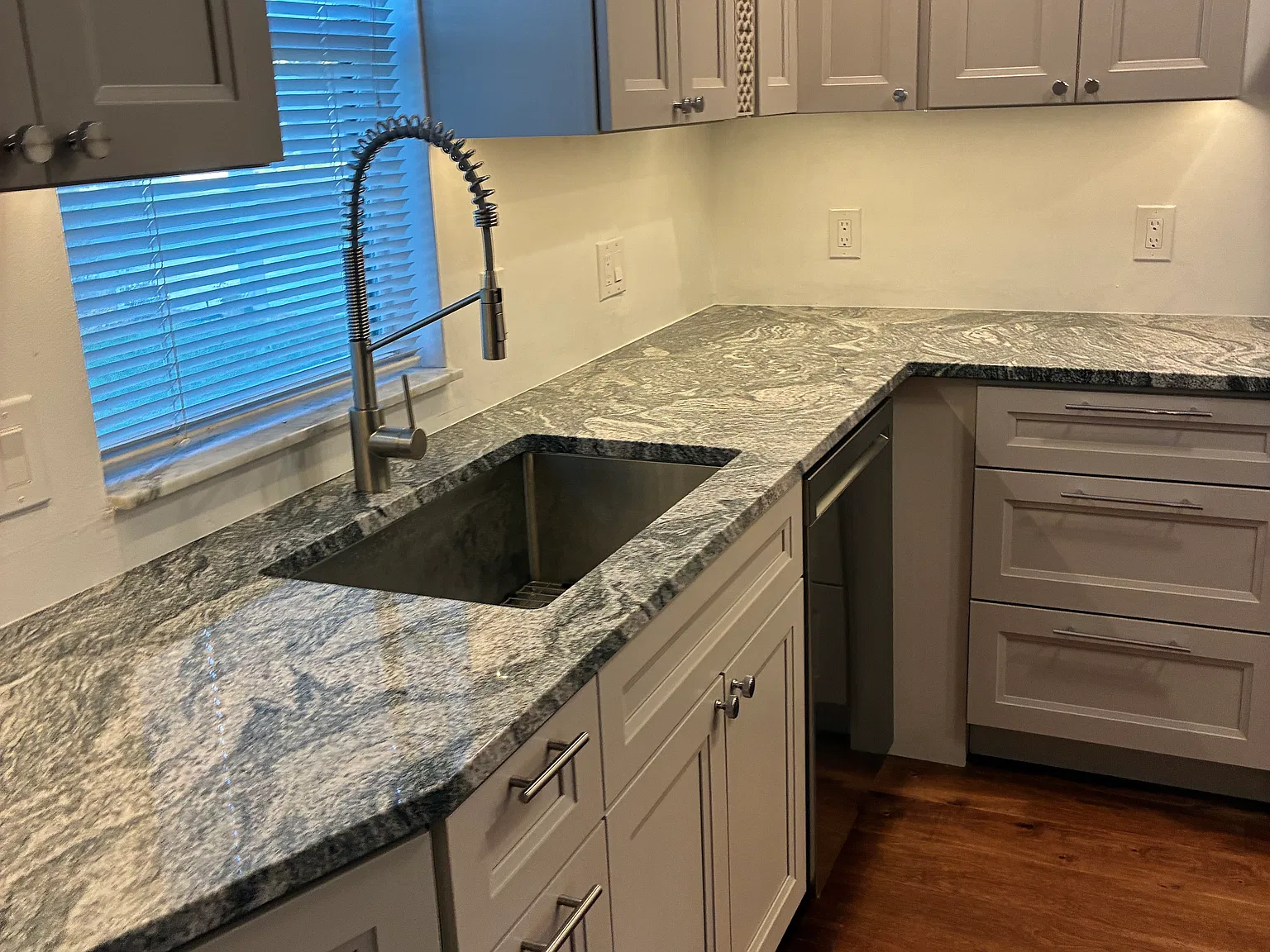 2 bed, 1300 sqft, $3,000 — Photo 4