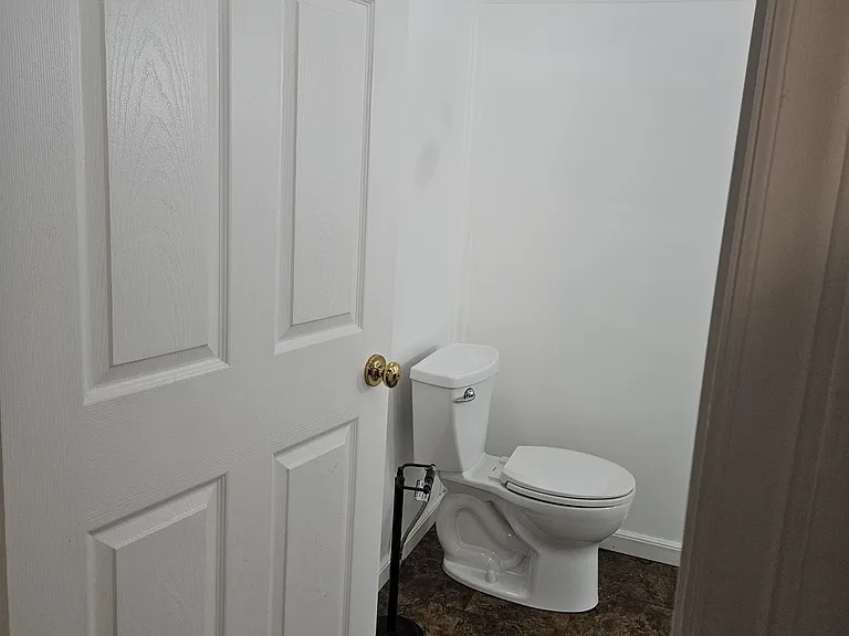 1008 Market St E — Photo 13