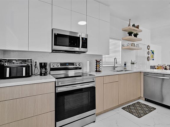4th image of 17275 NW 7th St