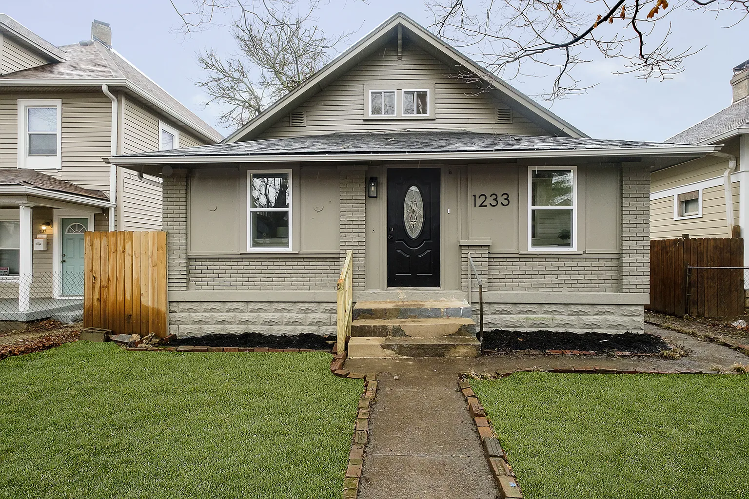 1233 N Oxford St photo 1