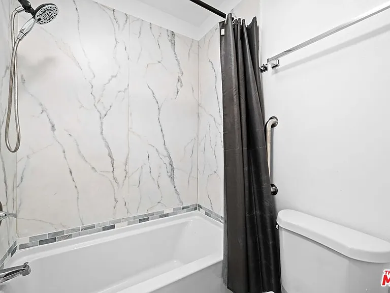 12801 Moorpark St #308 — Photo 18