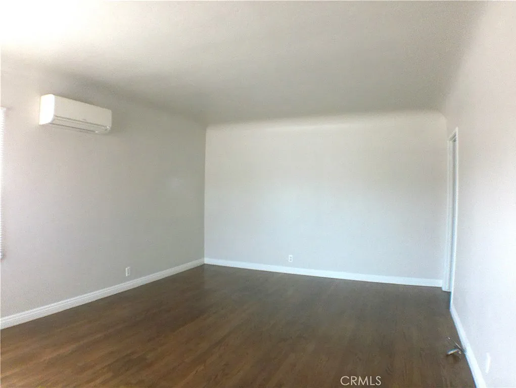 2 bed, 1045 sqft, $2,500 — Photo 3