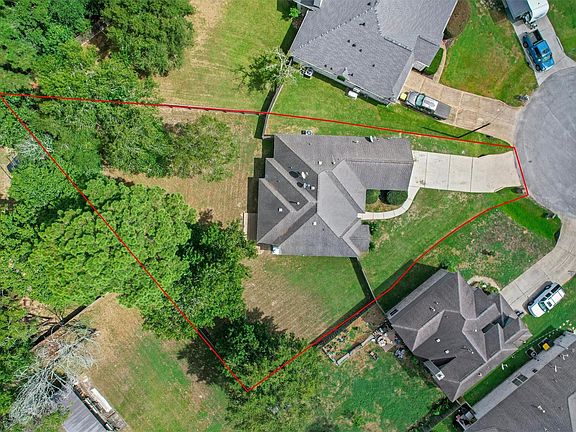 2nd image of 202 Maple Ln