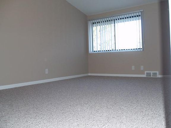 4th image of 1100 N Fairview Ave