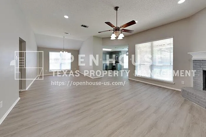 1824 Cancun Dr — Photo 3