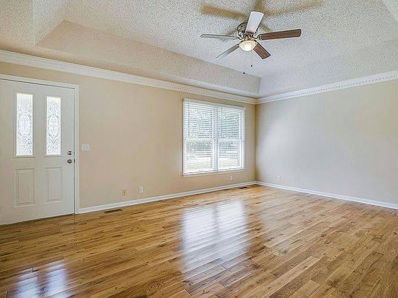 4th image of 2131 Berkshire Ln