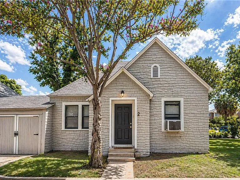 743 E Ashby Pl — Photo 1