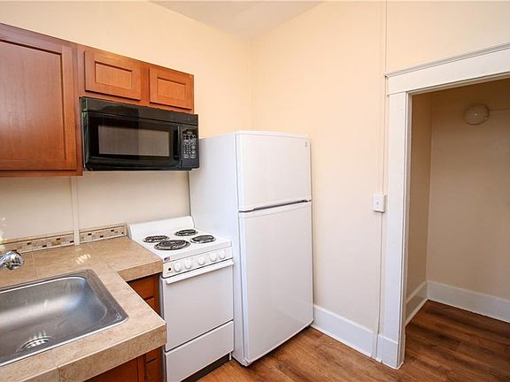 5th image of 709-711 General Pershing St