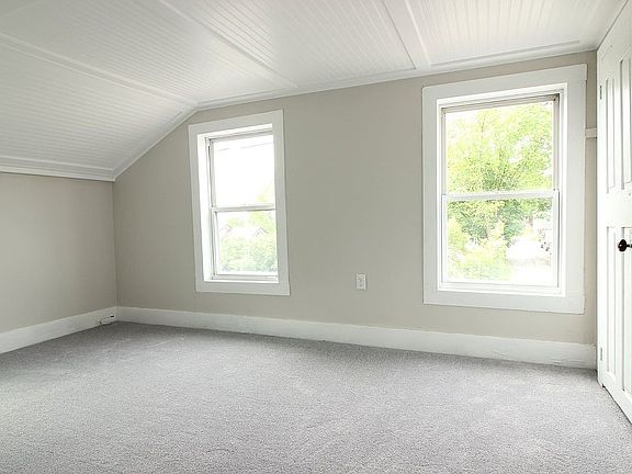 3rd image of 8 Pond St