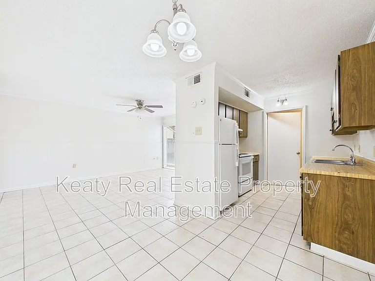 407 Fox Run Ave #2 — Photo 9