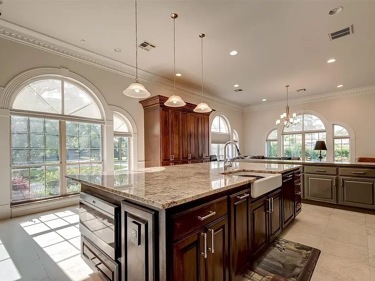 12445 Memorial Dr — Photo 15
