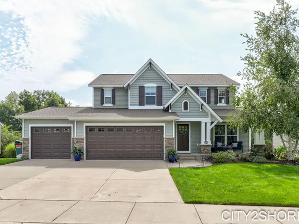 8560 Twin Lakes Dr, Jenison, MI 49428