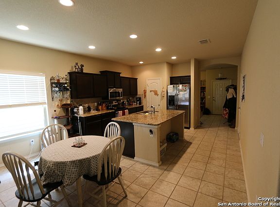 5th image of 10518 Royal Est
